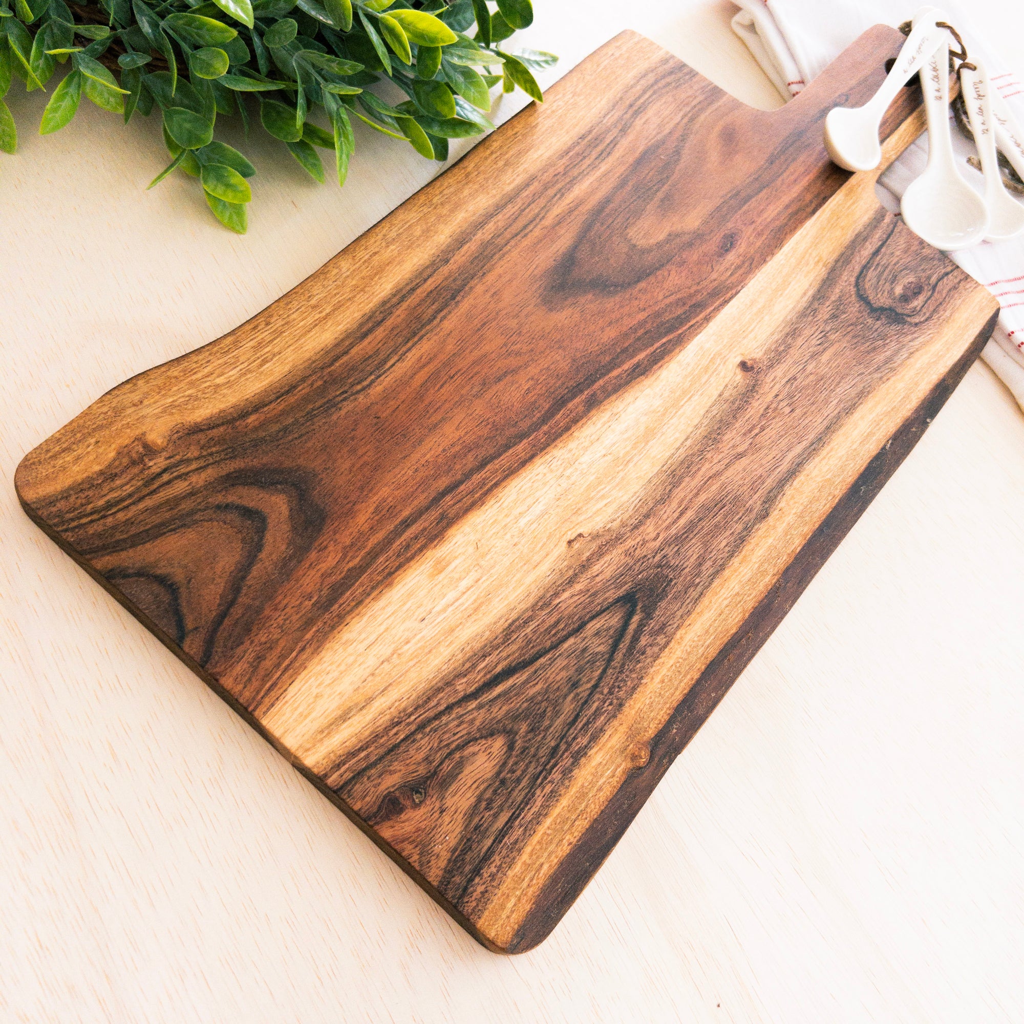 Live-edge Acasia Cutting Boards